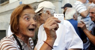 La riforma delle pensioni in Grecia dimezzerà la spesa previdenziale. Dubbi sulla sua attuazione e sul ritorno alla crescita dell'economia nel secondo trimestre. 