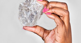Scoperto in Botswana il diamante più grande da oltre 110 anni. La pietra è di 1.100 carati. Il mercato delle gemme affronta una fase critica. 