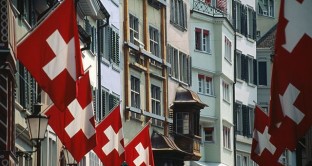 Franco svizzero ai minimi dal 2010 contro il dollaro. La SNB sta intervenendo per indebolire il cambio?
