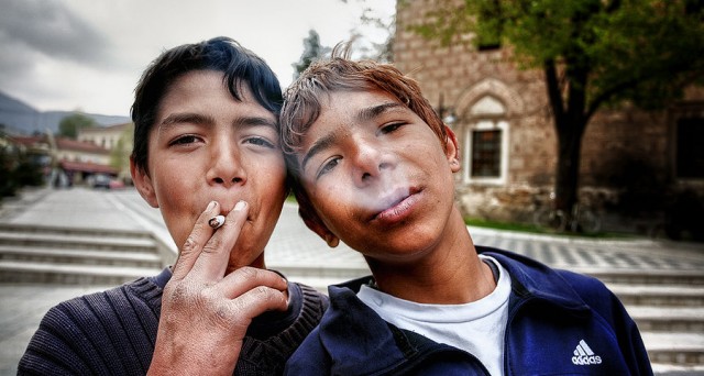L'industria del tabacco punta sui giovani dei paesi poveri per sostenere i profitti futuri. Vediamo quali strategie usa. 