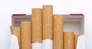 Prezzi delle sigarette di 20 centesimi più cari da domani per alcune famose marche. Dal 2006 ad oggi sono cresciuti del 35%. 