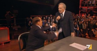 Insulti e urla dopo la lettera di Berlusconi a Travaglio: e intanto il Cavaliere si fa pubblicità e passa indenne le 
