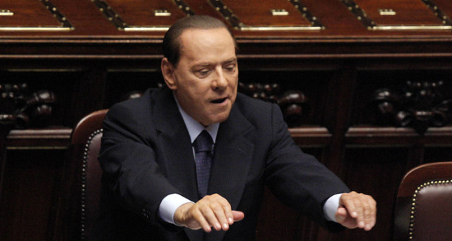 Perché Berlusconi ha votato la fiducia al governo Letta dopo aver rotto il Centrodestra e averne provocato una probabile scissione? Una domanda sacrosanta, legittima, che necessita di risposte ragionate: davvero Berlusconi voterà la fiducia per salvare il Paese o c'è qualcos'altro di più sotto?
