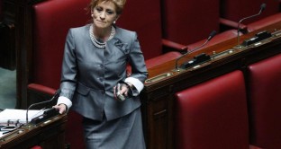 La senatrice Pelino del Pdl ha acquistato oltre 11 mila euro di vestiti senza pagare il conto.