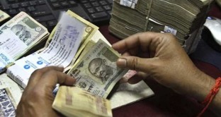 La lotta al contante sta degenerando in India, dove oltre al ritiro dell'86% del cash circolante, il governo ipotizza di dimezzare i conti sospetti e di sequestrarli in parte. Dichiarata guerra anche all'oro.