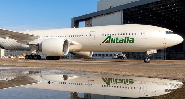 Un pre-accordo tra le parti rilancia il possibile salvataggio di Alitalia. I sindacati ottengono una riduzione dei tagli al personale e una contrazione della riduzione dello stipendio