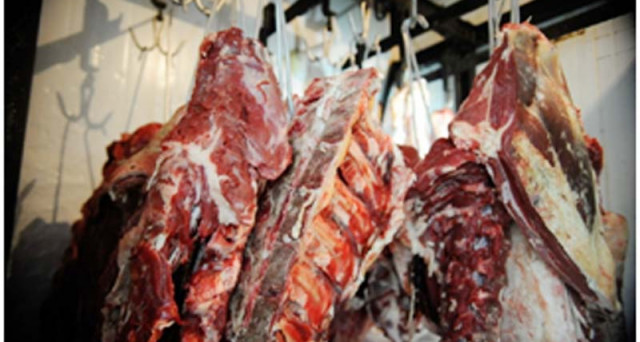 Carne avariata in Brasile. Le indagini hanno scoperto un giro di corruzione per l'esportazione di carne bovina e polli in barba ai controlli. Rischi potenziali per la salute e l'Italia è uno dei principali importatori.