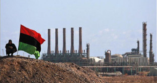 Prezzi del petrolio in netto calo sotto i 50 dollari, dopo che anche la Libia segnala una crescita costante della produzione. L'accordo OPEC appena esteso di 9 mesi rischia di essere inutile.