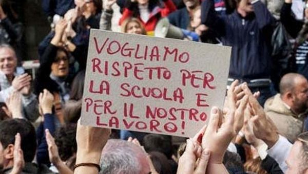 Caos Miur: la protesta parte da Napoli per la scomparsa dei posti per le immissioni in ruolo 2017-2018. I docenti sono in rivolta.