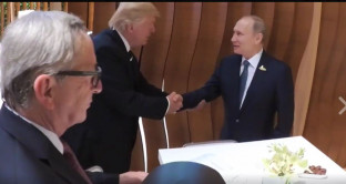 Donald Trump e Vladimir Putin s'incontrano oggi, al margine del G-20 in Germania. E' la prima occasione per resettare i rapporti tesi tra USA e Russia. Il mondo guarda con estrema speranza ai due.