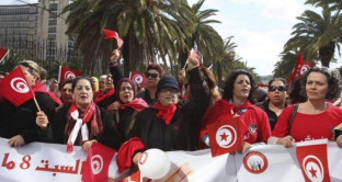 Donne tunisine con gli stessi diritti degli uomini sull'eredità? Il novantenne presidente invoca la parità, mentre l'economia dello stato nordafricano resta in crisi e la politica instabile.