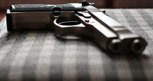 Un Black Friday del tutto particolare negli Usa, dove l'impennata di vendite delle armi da fuoco ha raggiunto quota 200mila. 