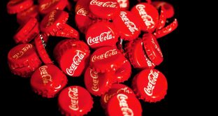Coca Cola potrebbe puntare ad una bevanda alla marijuana del tutto innocua per compensare i cali dei consumi. 