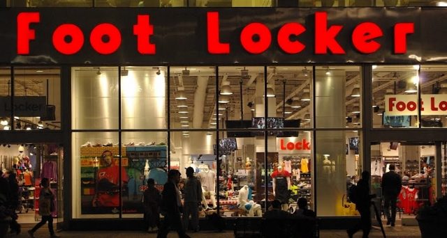 Foot Locker è in crisi e chiude molti punti vendita ma punta alla rinascita. Ancora colpa dell'e-commerce?