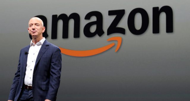 Bezos sempre più ricco mentre alcuni dipendenti di Amazon in Usa stentano a vivere secondo Bernie Sanders, senatore del Vermont. 