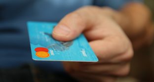 Un sistema di pagamento alternativo ai colossi statunitensi potrebbe dare filo da torcere a Visa e Mastercard. 