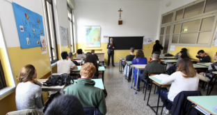 Niente più chiamata diretta per i docenti, come era stato previsto dalla Buona Scuola del governo Renzi. Ma siamo sicuri che sia un reale progresso per gli studenti italiani?