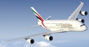 Arrivano i voli senza finestrini di Emirates che costeranno meno e cambiano il modo di viaggiare. 