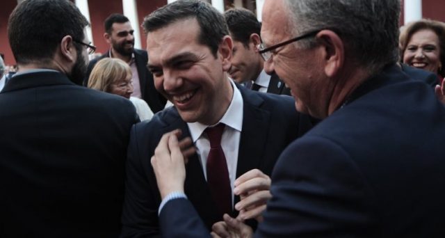 Intervista al Prof Konstantinos Voudouris sull'accordo per il debito della Grecia, trovato da poco con i creditori europei. Futuro a rischio per l'Eurozona e l'Italia sarebbe la prima indiziata a uscire. 