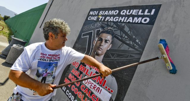 Il trasferimento di Cristiano Ronaldo alla Juve e l'ingaggio netto da oltre 30 milioni di euro a stagione hanno spinto alla protesta un sindacato di base dello stabilimento Fiat a Melfi. Eppure, CR7 non sta affatto danneggiando i lavoratori.