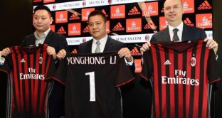 La breve stagione cinese del Milan è finita, lasciando macerie dietro di sé. E non si spiega come Yonghong Li abbia bruciato centinaia di milioni in poco più di un anno. 
