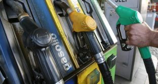 Salgono nuovamente i prezzi di benzina e diesel secondo le ultime rilevazioni del 'Quotidiano Energia' dai gestori all'Osservaprezzi carburanti del Mise.