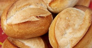 Da oggi al via l'etichetta per il pane che dovrà indicare se è fresco oppure conservato. 