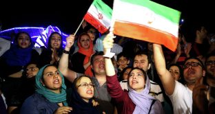 L'Iran ha festeggiato i 40 anni della Rivoluzione di Khomeini del 1979, ma la popolazione ha poco da celebrare. La crisi dell'economia si fa sempre più minacciosa. 