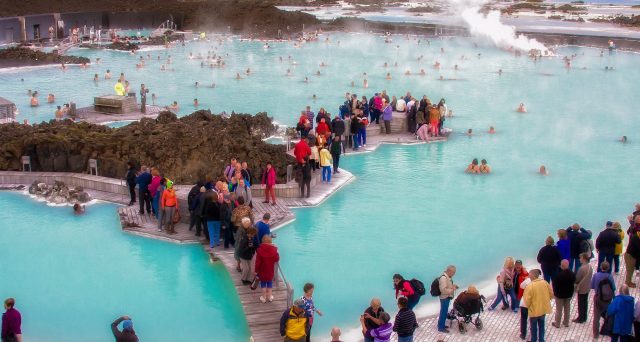 Il boom dei turisti in Islanda è finito. L'isola risulta la meta più cara d'Europa e l'economia inizia ad avvertire le conseguenze del crollo di presenze. 