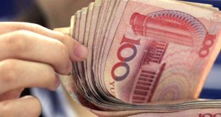Yuan oltre 7 contro il dollaro. Il cambio cinese è scivolato oggi ai minimi da oltre 11 anni. Le autorità di Pechino lo stanno di fatto svalutando per reagire ai dazi appena annunciati da Trump. 