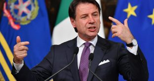 La scissione del PD ad opera di Matteo Renzi era scontata, ma agita lo stesso il governo giallorosso, che rischia di rimanere fregato sul nascere. Nei guai il segretario dem, Nicola Zingaretti, ma anche il portavoce 5 Stelle, Luigi Di Maio. 