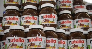Ferrero sotto attacco in Australia dopo un servizio della Bbc su presunti casi di sfruttamento del lavoro minorile in Turchia e legati alla produzione della Nutella, rispetto ai quali l'azienda italiana risulterebbe estranea. 