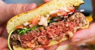 Impossible Foods vuole portare i suoi hamburger con l'Heme in Europa. Il mercato delle carni finte vale ormai. 2,7 trilioni di dollari.