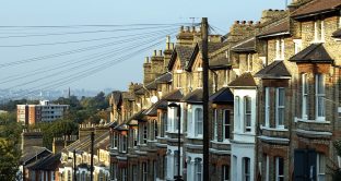Il mercato immobiliare inglese potrebbe diventare un buon affare con la Brexit. La fine delle incertezze segnerebbe la ripartenza per i prezzi delle case, specie fuori Londra. 