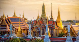 L'economia thailandese sta subendo già un duro colpo dal virus cinese. Il settore del turismo, un traino per tutto il pil, rischia gravi ripercussioni. La banca centrale ha già tagliato i tassi, malgrado il cambio più debole. 