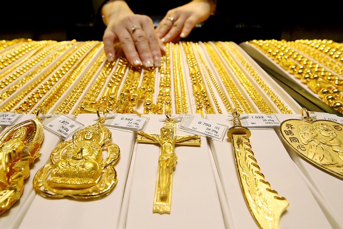 Купить золотые брянске. Золотой рынок Gold Souk. Цепочки Дубайский золотой рынок. Рынок золота в Дубае. Рынок золота Тбилиси.