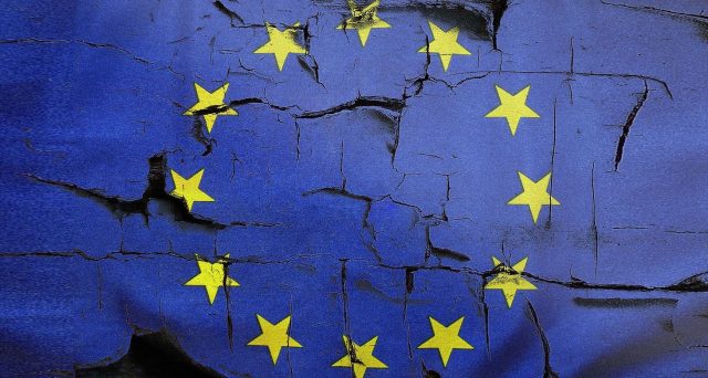La crisi dell'euro sta diventando sempre più drammatica, perché la sua esistenza viene minata alle fondamenta. Senza risposte veloci e concrete, l'unione monetaria rischia di saltare ancor prima che finisca l'emergenza Coronavirus.