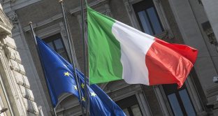 La BCE è ormai primo creditore dell'Italia e deterrà sempre più nostri titoli di stato nei mesi prossimi. Con il rafforzamento del PEPP si va verso un sostegno fiscale diretto ai governi dell'Eurozona. 