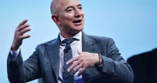 Jeff Bezos, primo tra i più ricchi del mondo nella classifica Forbes Billionaires 2021