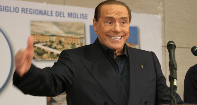 L'ok di Berlusconi al reddito di cittadinanza