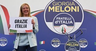 Giorgia Meloni vince le elezioni, spread apre in calo
