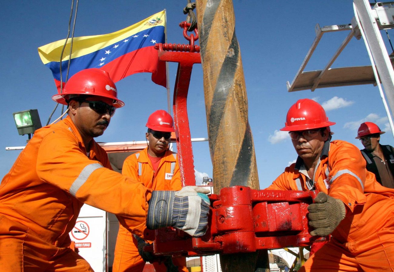Venezuela vuelve a apostar por el petróleo y Estados Unidos hace la vista gorda