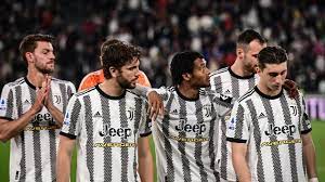 Azioni Juventus giù, possibile esclusione da coppe europee