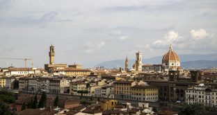 Affitti brevi, Firenze chiude ai turisti