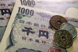 Yen debole, ai minimi da 8 mesi contro il dollaro