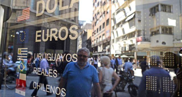 Corsa dei tassi ormai inutile in Argentina con l'inflazione alle stelle