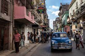 Cuba, cambio al collasso e benzina alle stelle