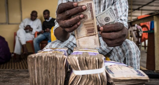 Binance sotto attacco in Nigeria per il crollo della naira, nel mirino le stablecoin