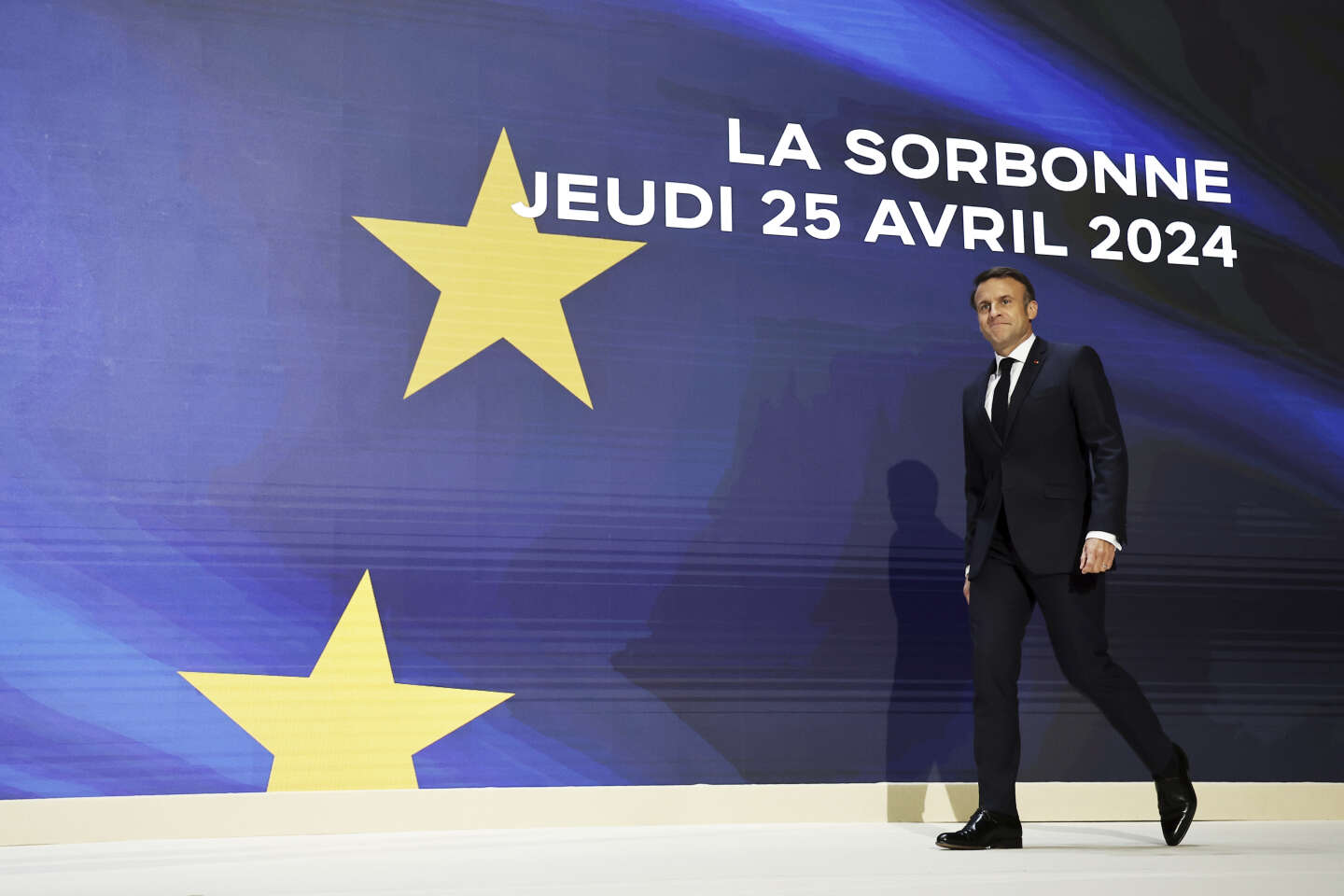 Macron chiede alla BCE un cambio della sua politica monetaria