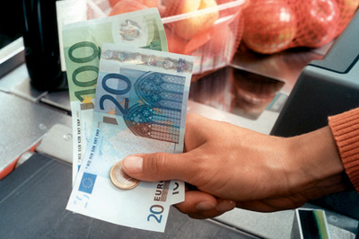 Il decreto Salva Italia ha introdotto il divieto di trasferimento di denaro contante, libretti di deposito bancari e titoli al portatore, il cui valore oggetto di trasferimento è superiore a 1000 euro